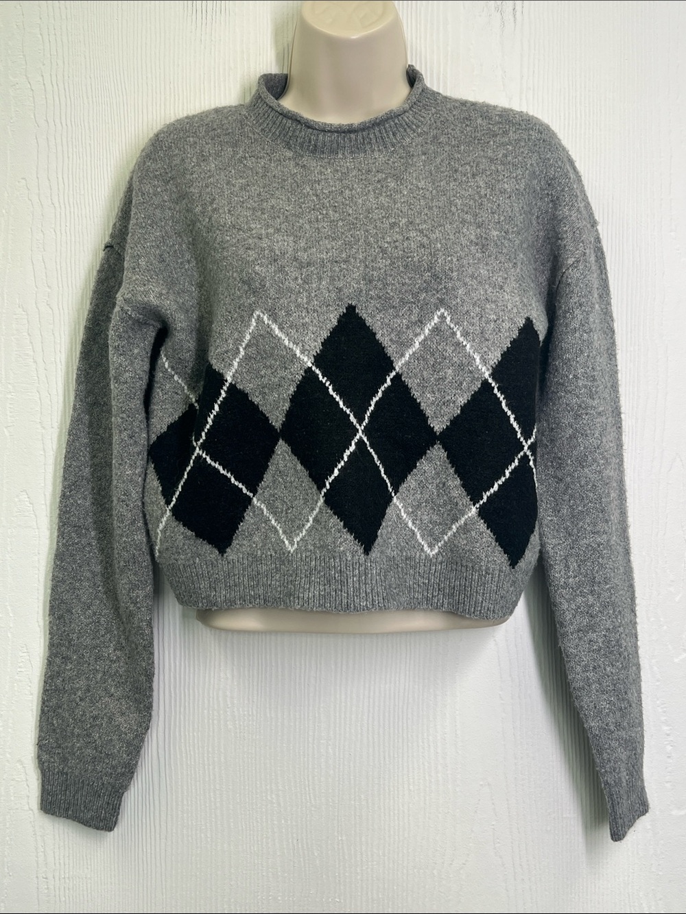 Willow & Wind - NWT Grey Black Argyle Knit Long Sleeve Crop Sweater Size XS
